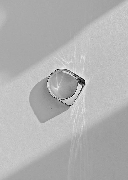 TANURA Polished Signet Ring