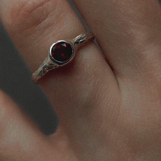 LAHARA Red Garnet Ring